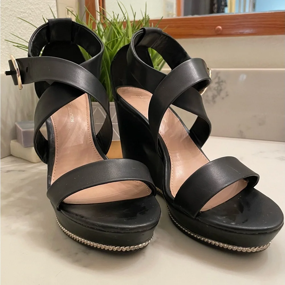 BCBGeneration Jae Black Platform Strappy Wedge Gold Buckle & Chain Detail - Picture 7 of 12
